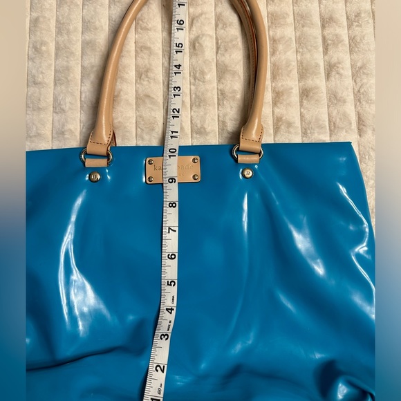 Kate Spade patent leather tote. - Picture 3 of 12